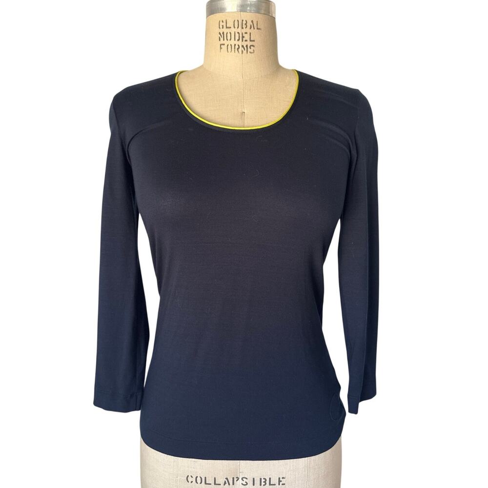AKRIS punto Black Scoop Neck T-Shirt with Yellow Trim Size 6